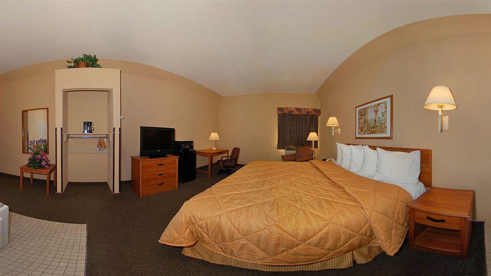 Comfort Inn Near Medical Center Мишън Стая снимка