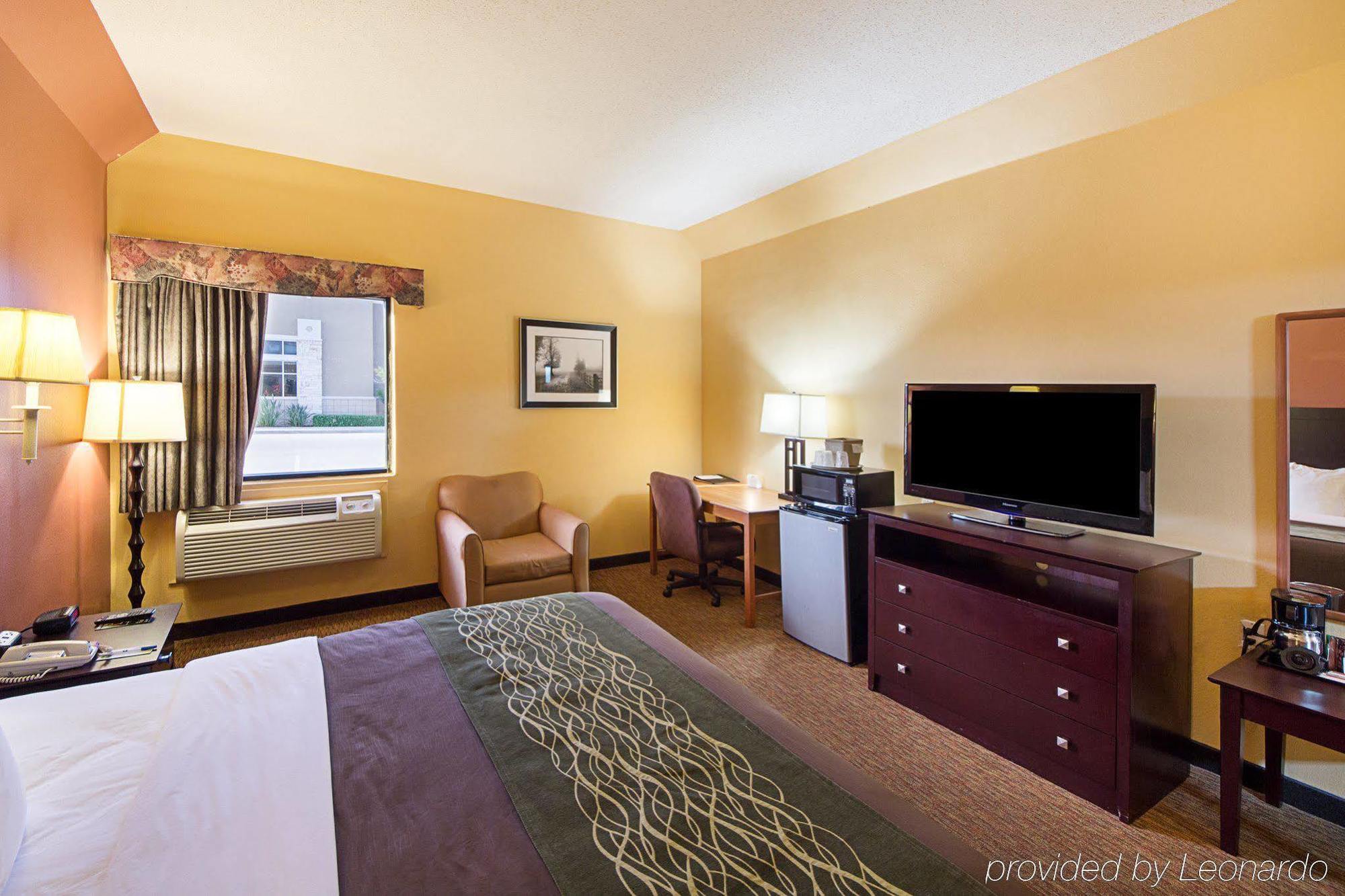 Comfort Inn Near Medical Center Мишън Екстериор снимка