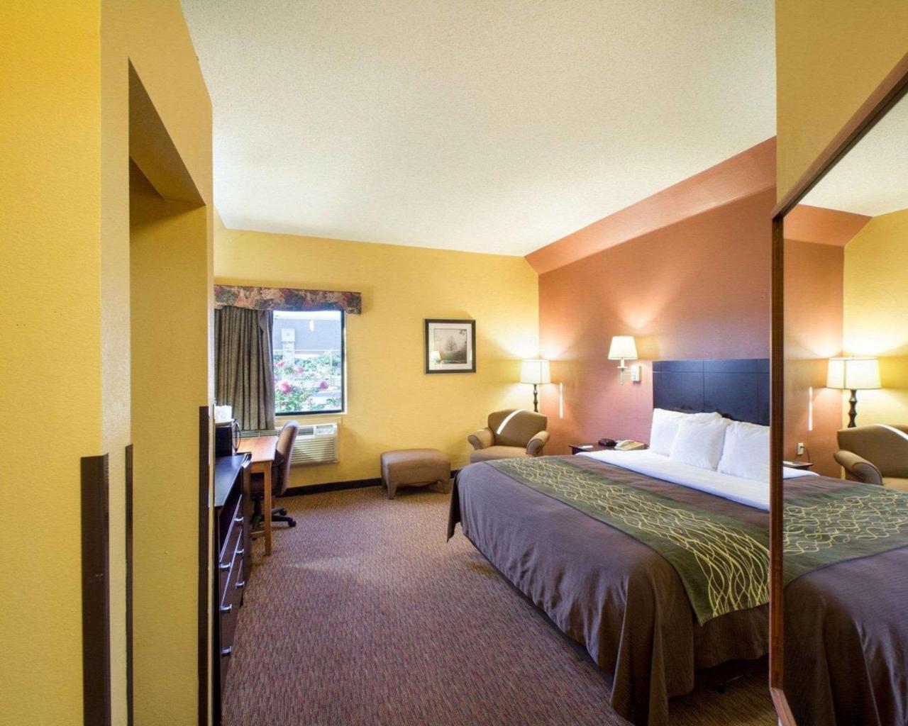 Comfort Inn Near Medical Center Мишън Екстериор снимка