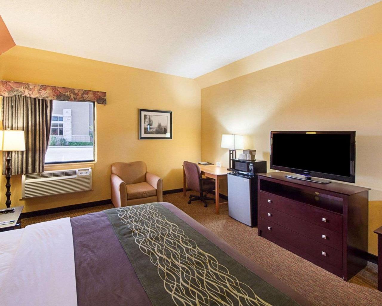 Comfort Inn Near Medical Center Мишън Екстериор снимка