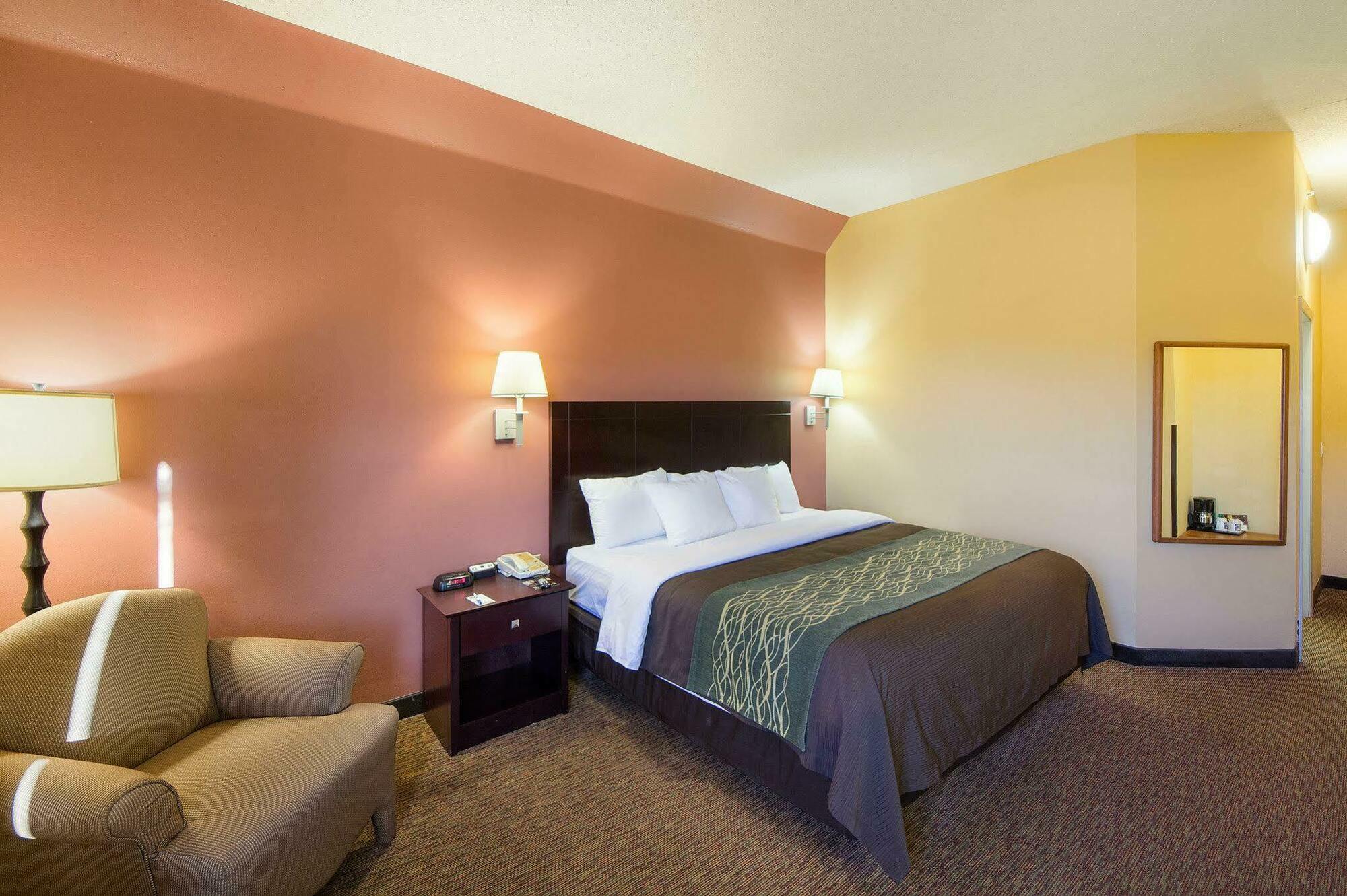 Comfort Inn Near Medical Center Мишън Екстериор снимка